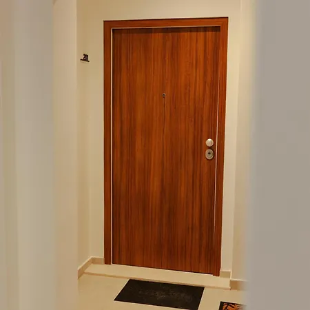 Luxury Apartment *